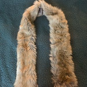 Target faux fur collar/scarf (OS)